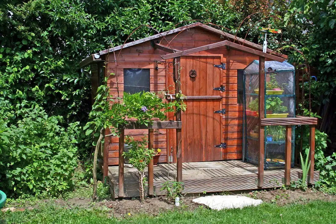 Abri de jardin en dur réglementations et permis de construire