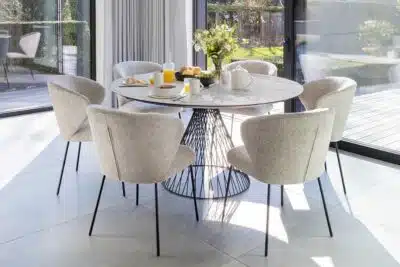 Comment choisir les chaises parfaites pour votre salle à manger