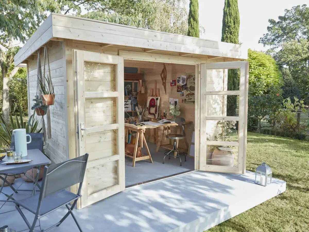 Construire un abri de jardin en dur : nos conseils pratiques