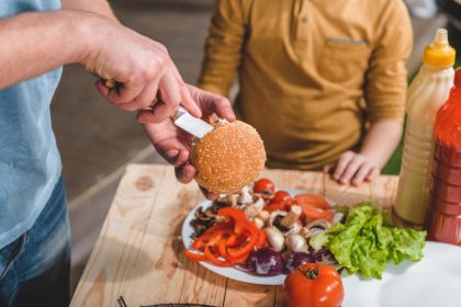 Initier les enfants à la cuisine : l'avantage d'avoir une cuisine adaptée !