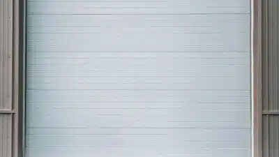 Optimisez l'espace dans les chambres en louant un garde-meuble...